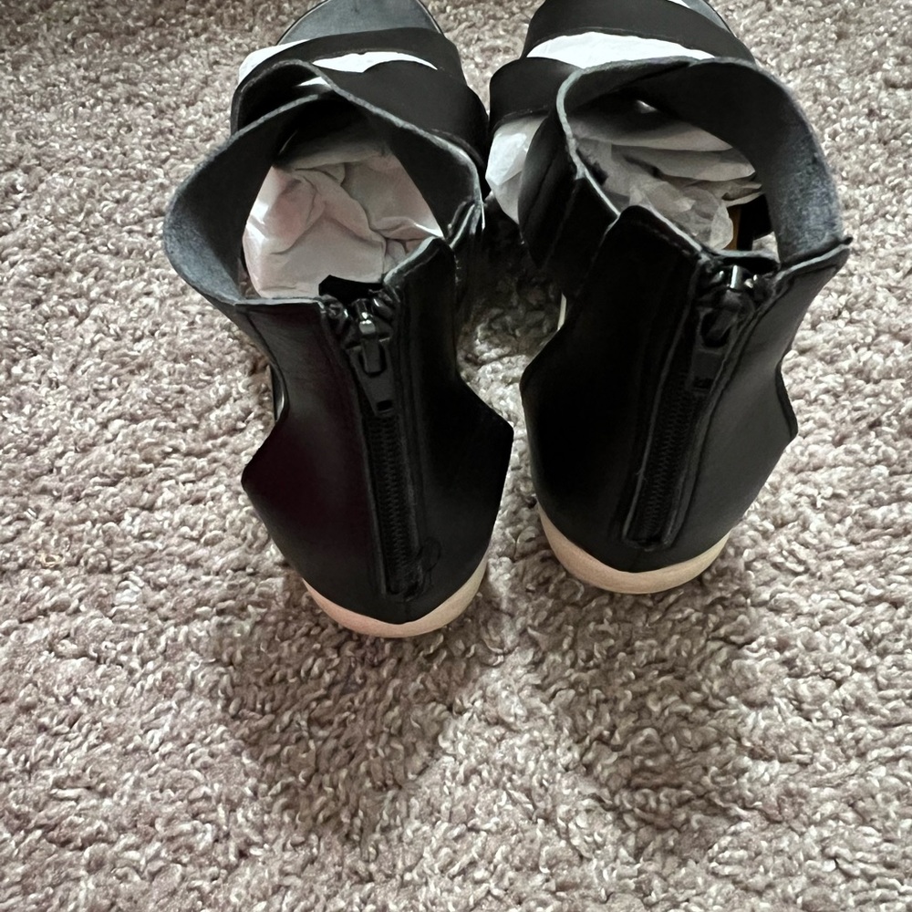 Women’s Universal Thread Platform Black Sandals - image 4